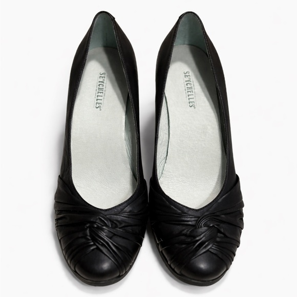 Seychelles Black Leather Ruched Wedge Pumps Size 7 (Runs Small) NEW No Tags - Picture 2 of 5